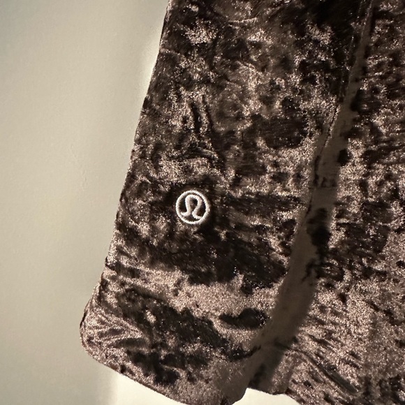 Like new. Worn once and bought in a different size. - Picture 3 of 4